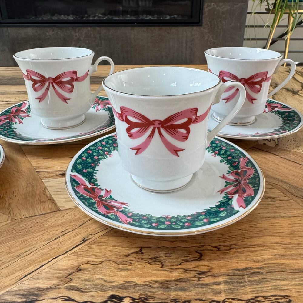 Vintage 1992 Gibson Housewares "Christmas Eve" Cup & Saucer Sets, Quantity 4